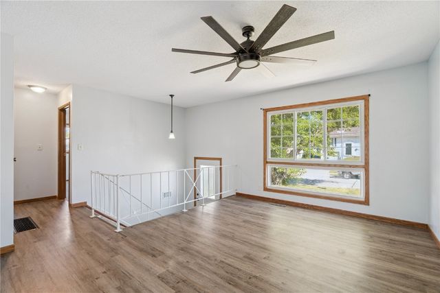 3226 Bramble Rd SW, Cedar Rapids, IA 52404