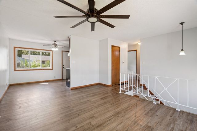 3226 Bramble Rd SW, Cedar Rapids, IA 52404