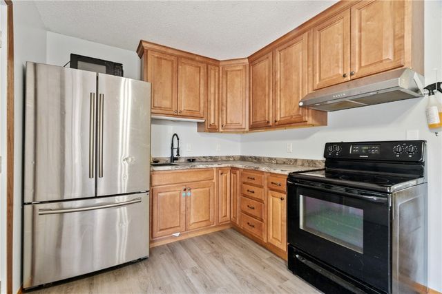 3226 Bramble Rd SW, Cedar Rapids, IA 52404