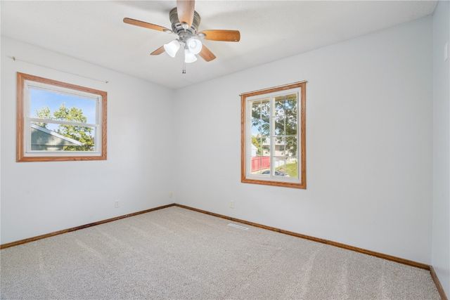 3226 Bramble Rd SW, Cedar Rapids, IA 52404