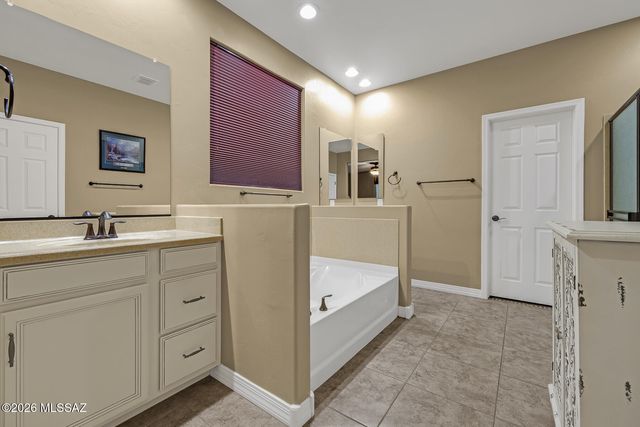1390 E Stronghold Canyon Lane, Sahuarita, AZ 85629