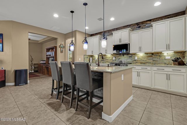 1390 E Stronghold Canyon Lane, Sahuarita, AZ 85629