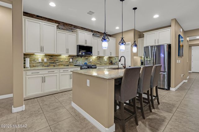 1390 E Stronghold Canyon Lane, Sahuarita, AZ 85629