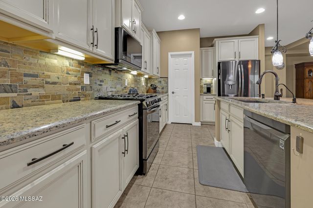 1390 E Stronghold Canyon Lane, Sahuarita, AZ 85629