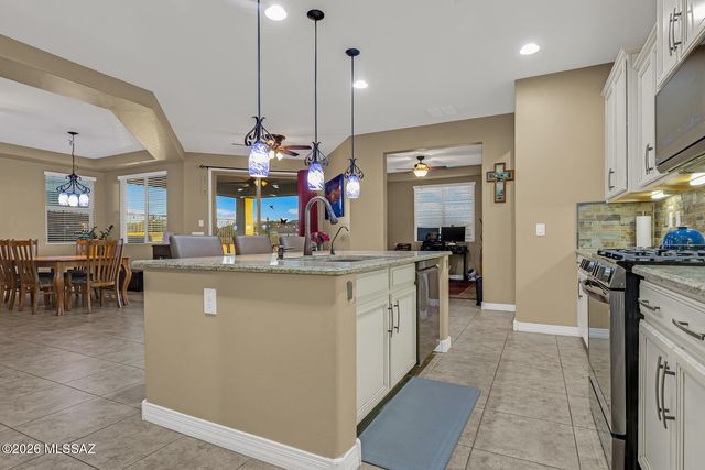 1390 E Stronghold Canyon Lane, Sahuarita, AZ 85629