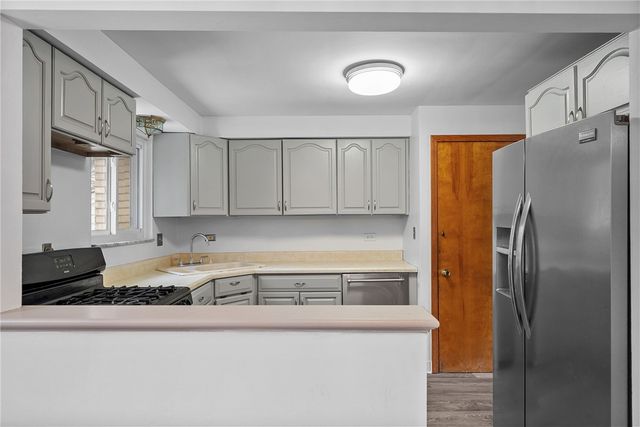 1041 Ardmore Manor Dr, Braddock Hills, PA 15221