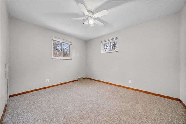 1041 Ardmore Manor Dr, Braddock Hills, PA 15221