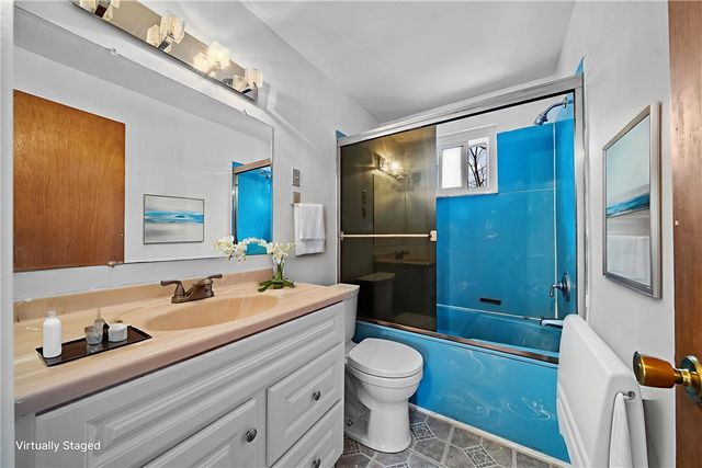 1041 Ardmore Manor Dr, Braddock Hills, PA 15221