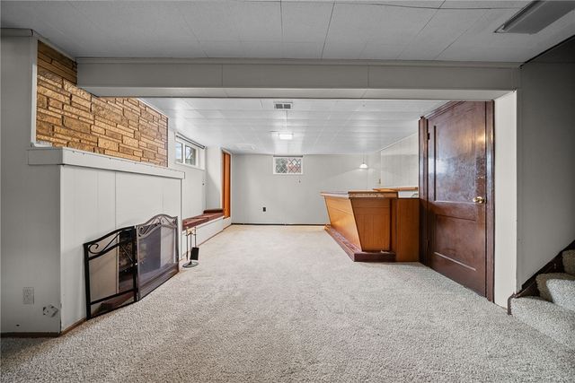 1041 Ardmore Manor Dr, Braddock Hills, PA 15221