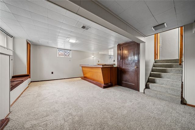 1041 Ardmore Manor Dr, Braddock Hills, PA 15221