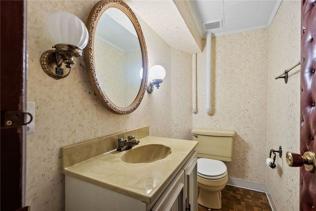 1041 Ardmore Manor Dr, Braddock Hills, PA 15221