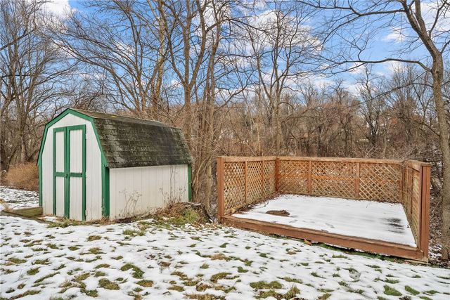 1041 Ardmore Manor Dr, Braddock Hills, PA 15221