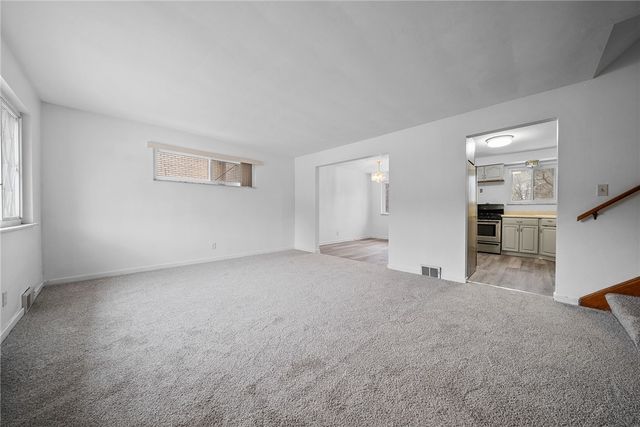 1041 Ardmore Manor Dr, Braddock Hills, PA 15221