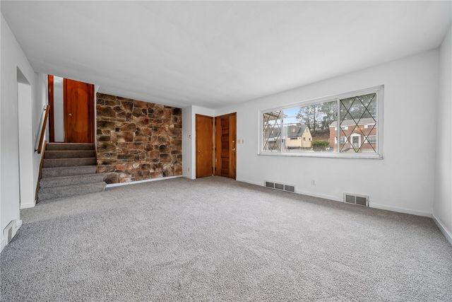 1041 Ardmore Manor Dr, Braddock Hills, PA 15221