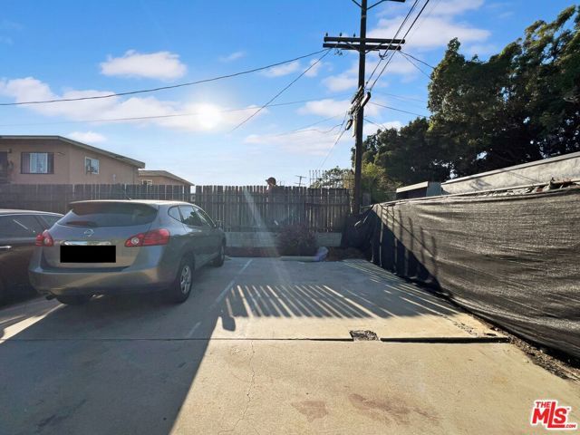 813 E Imperial Highway 3, Los Angeles, CA 90059