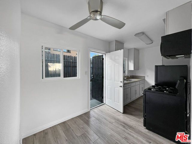 813 E Imperial Highway 3, Los Angeles, CA 90059