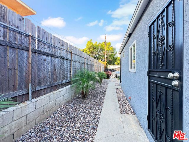813 E Imperial Highway 3, Los Angeles, CA 90059