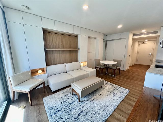 987 Queen Street 1306, Honolulu, HI 96814