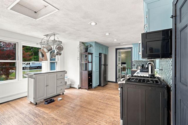 15 Putnam Road, Chelmsford, MA 01863