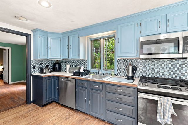 15 Putnam Road, Chelmsford, MA 01863