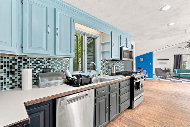 15 Putnam Road, Chelmsford, MA 01863