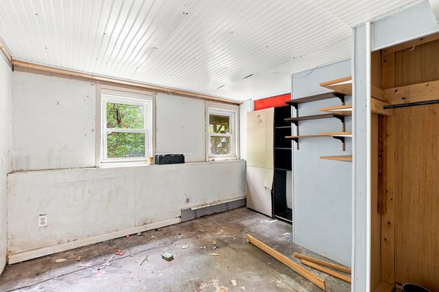 15 Putnam Road, Chelmsford, MA 01863