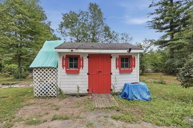 15 Putnam Road, Chelmsford, MA 01863