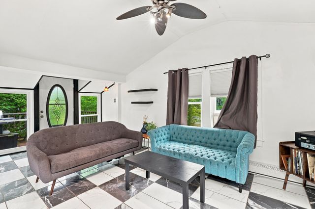 15 Putnam Road, Chelmsford, MA 01863