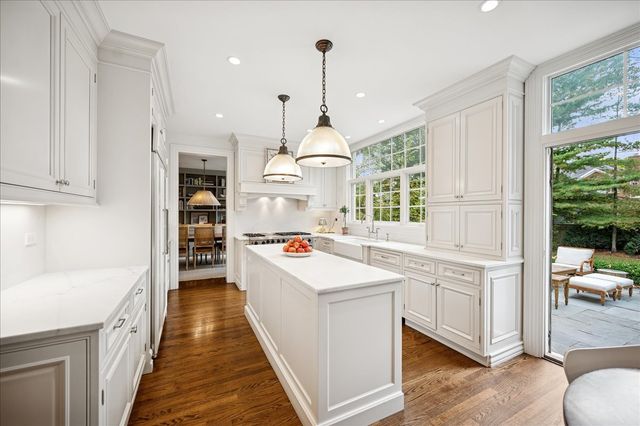 334 Woodland Avenue, Winnetka, IL 60093