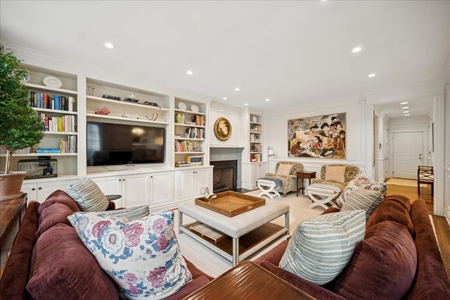 334 Woodland Avenue, Winnetka, IL 60093