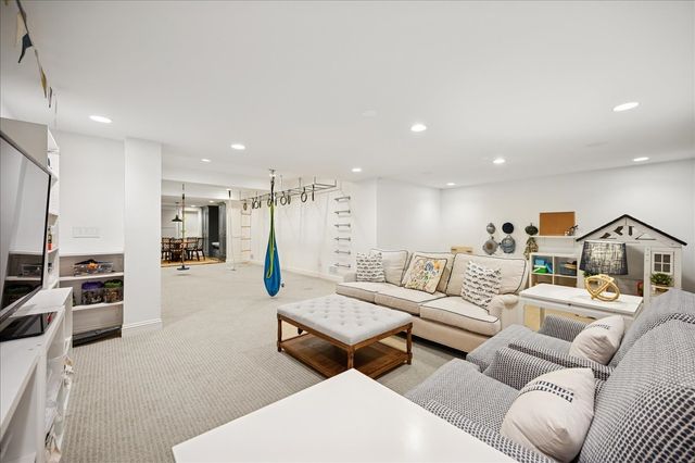 334 Woodland Avenue, Winnetka, IL 60093