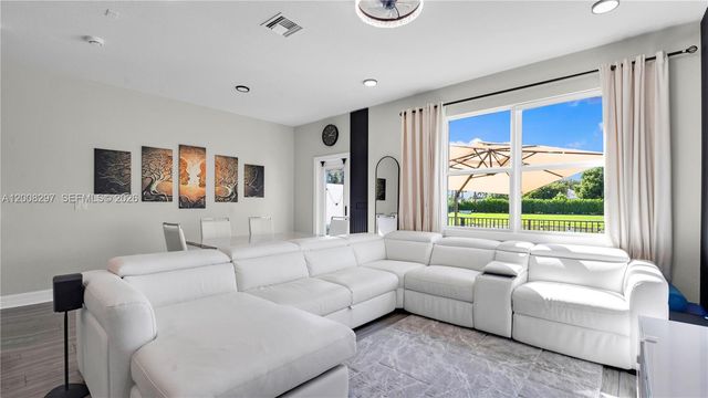2913 Olivia Avenue, Lauderdale Lakes, FL 33311