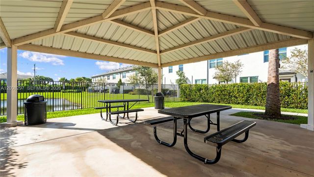 2913 Olivia Avenue, Lauderdale Lakes, FL 33311