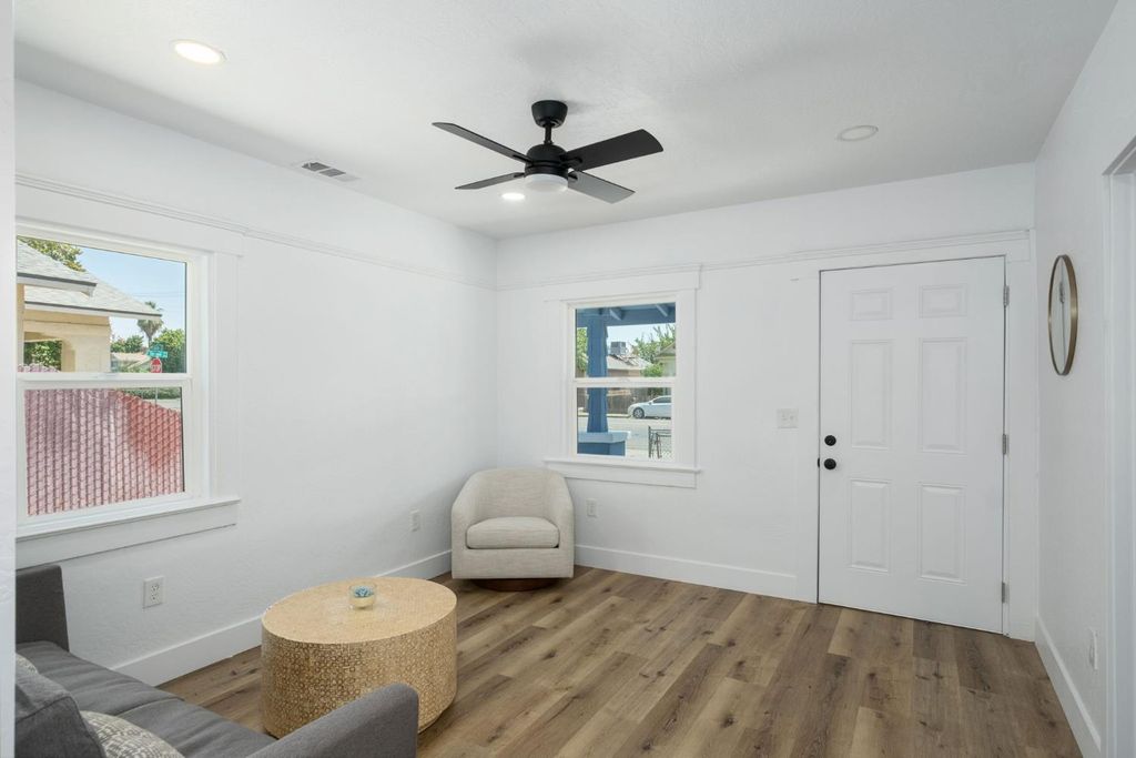 Image 7 of property listing at 3141 E Butler Avenue, Fresno, CA 93702