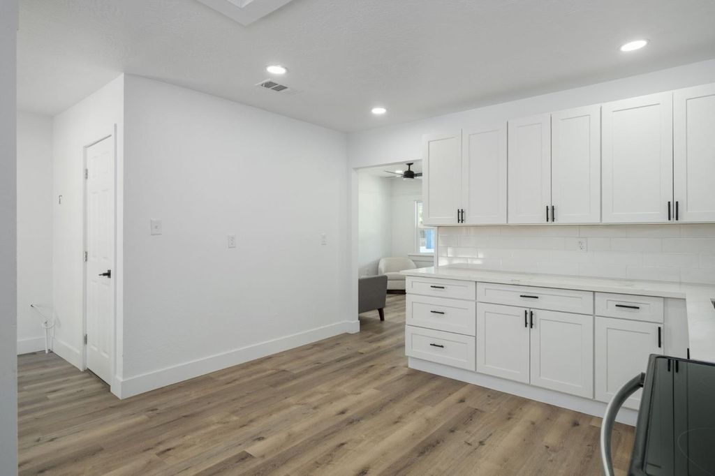 Image 9 of property listing at 3141 E Butler Avenue, Fresno, CA 93702