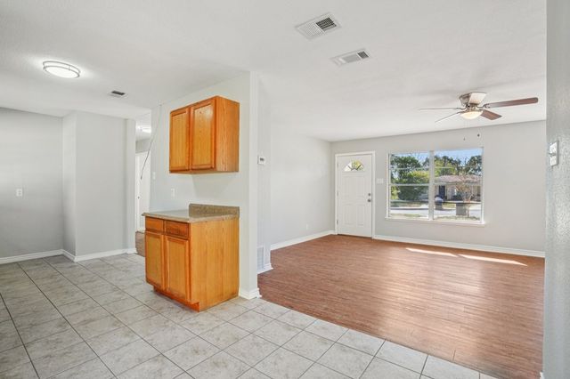 151 Trudell Dr, San Antonio, TX 78213