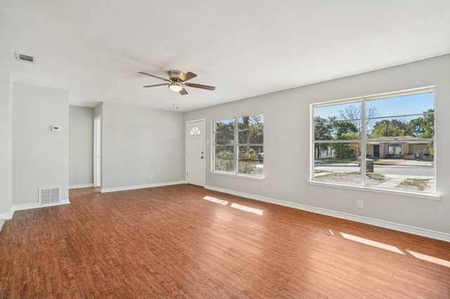 151 Trudell Dr, San Antonio, TX 78213