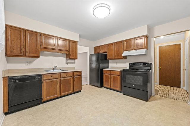 211 Pebbleview Drive, Greece, NY 14612