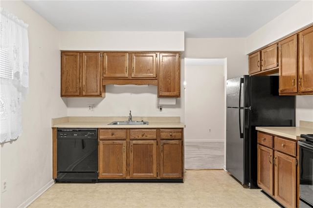 211 Pebbleview Drive, Greece, NY 14612