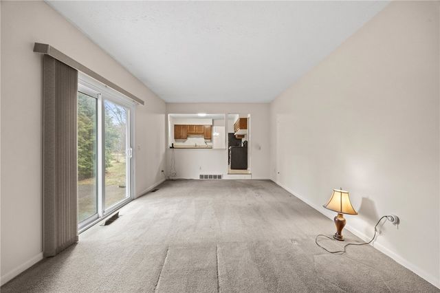 211 Pebbleview Drive, Greece, NY 14612