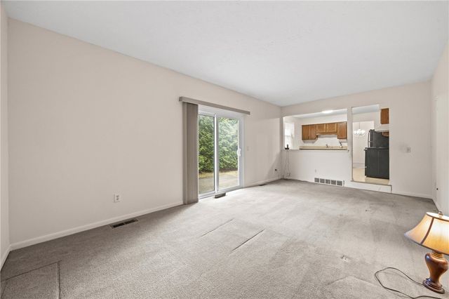 211 Pebbleview Drive, Greece, NY 14612