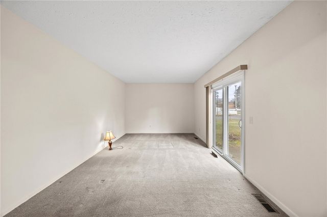 211 Pebbleview Drive, Greece, NY 14612