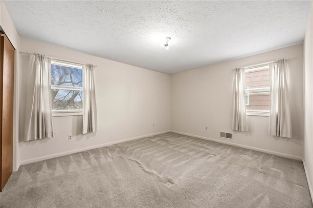 211 Pebbleview Drive, Greece, NY 14612