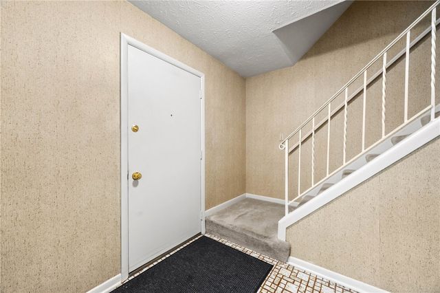 211 Pebbleview Drive, Greece, NY 14612