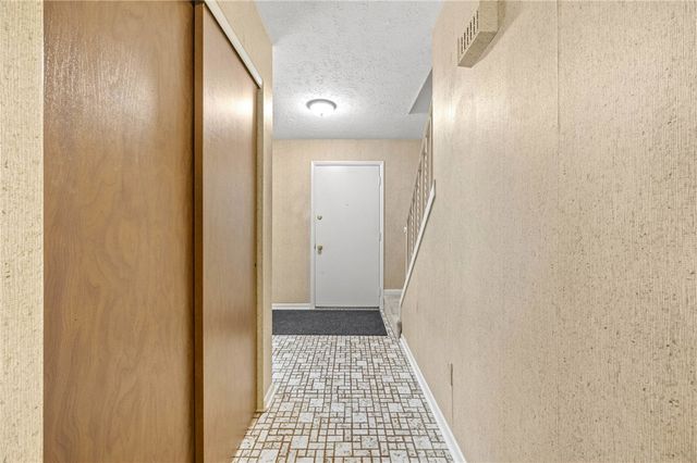 211 Pebbleview Drive, Greece, NY 14612