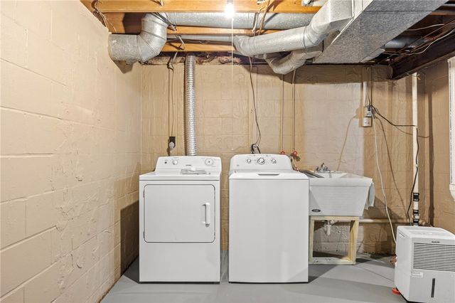 211 Pebbleview Drive, Greece, NY 14612