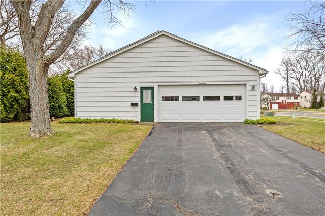 211 Pebbleview Drive, Greece, NY 14612