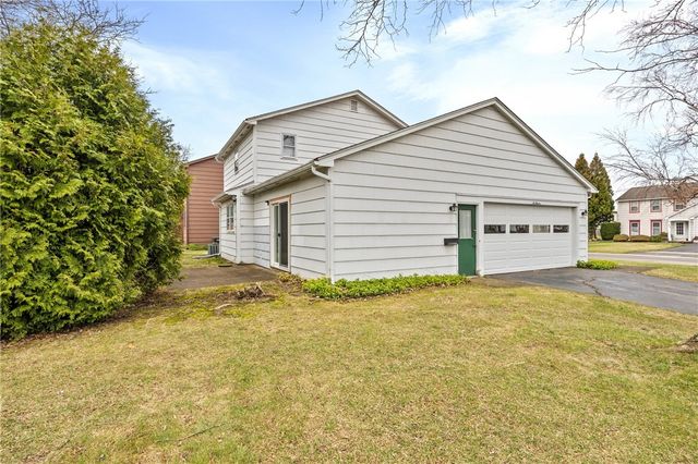 211 Pebbleview Drive, Greece, NY 14612