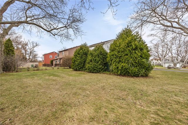 211 Pebbleview Drive, Greece, NY 14612