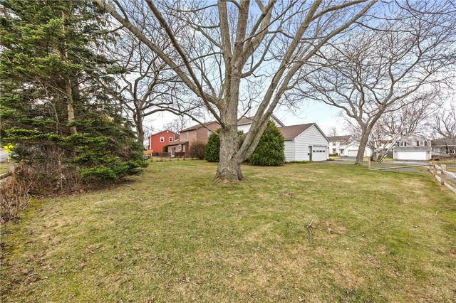 211 Pebbleview Drive, Greece, NY 14612